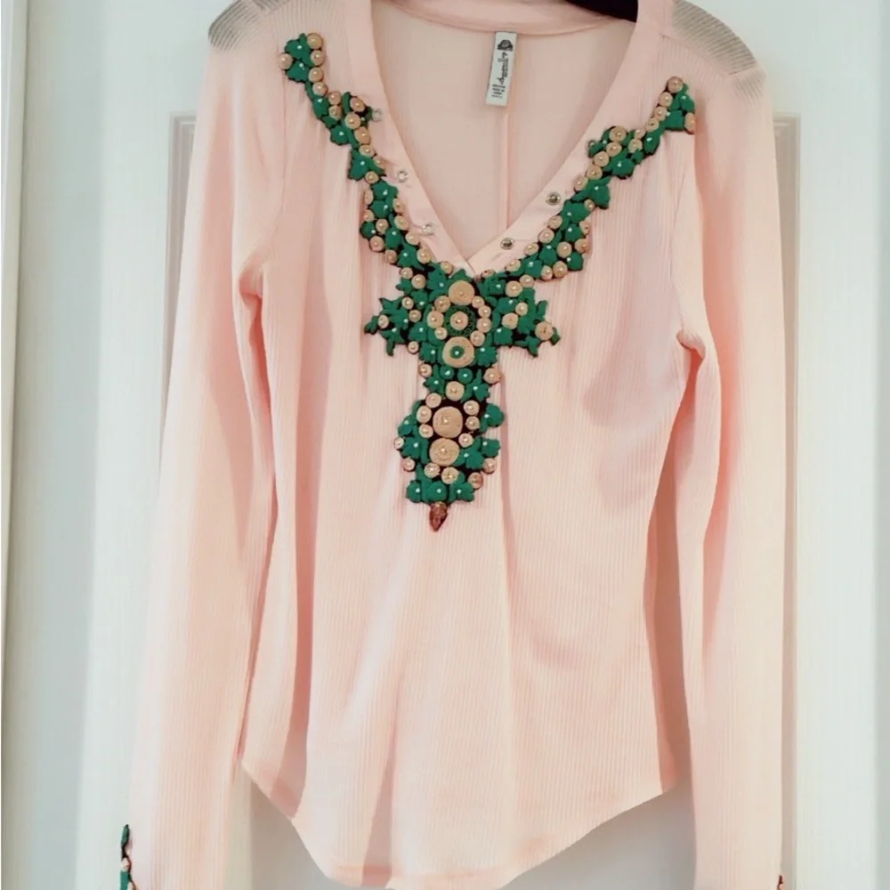 American Rag Junior size L Embroidered Top - Picture 7 of 7